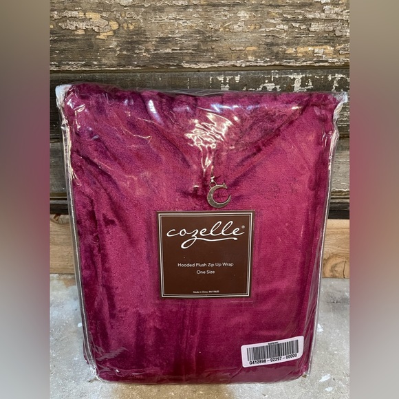 Cozelle Intimates & Sleepwear New Cozelle Hooded Plush Zip Up Wrap